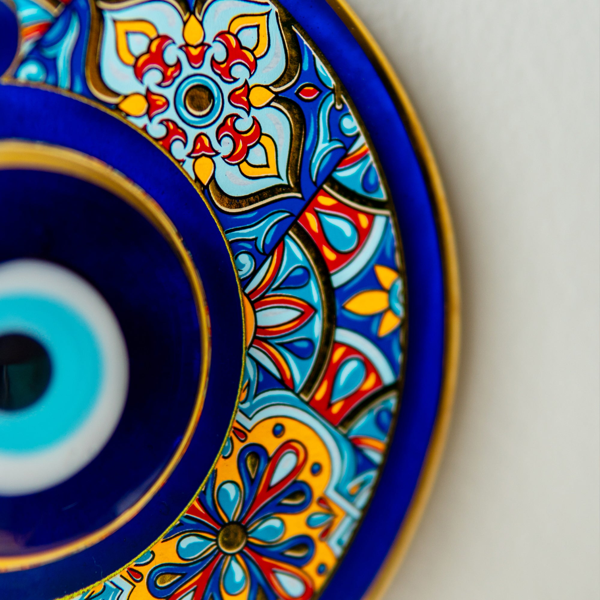 Geometrik Desenli Gold Nazar Boncuğu 2