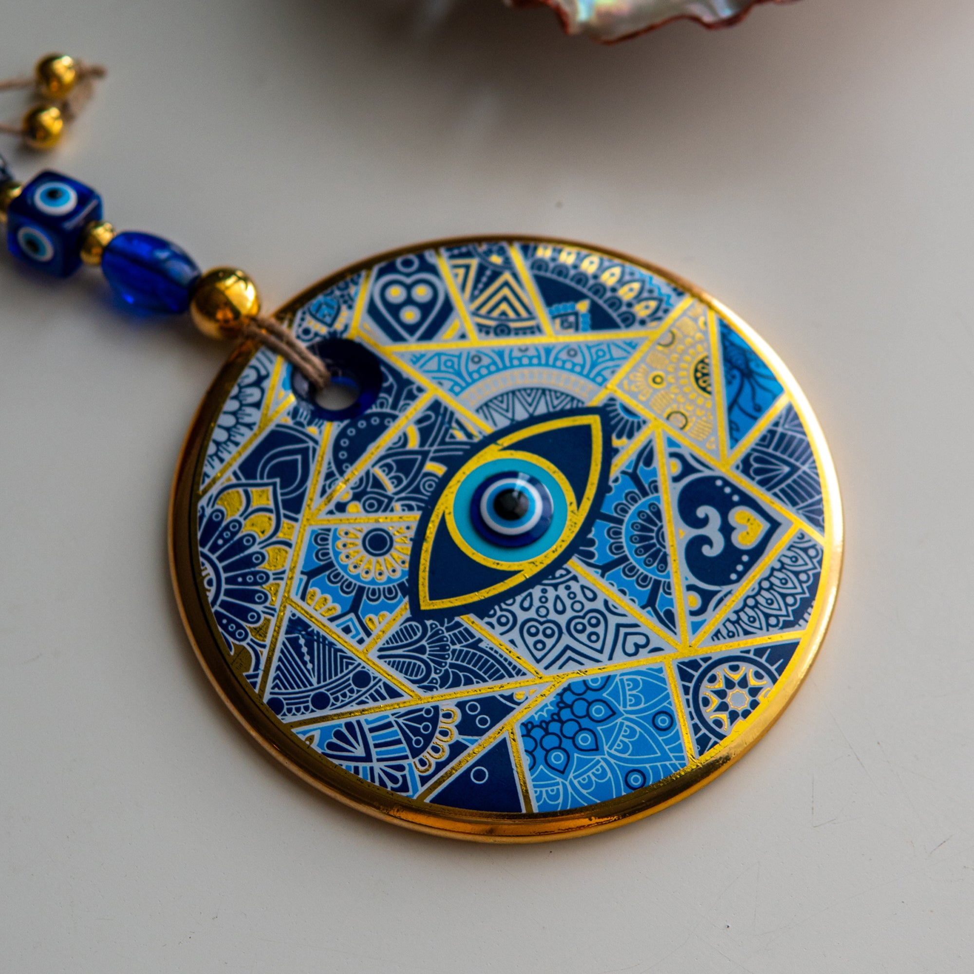 Geometrik Desenli Gold Nazar Boncuğu